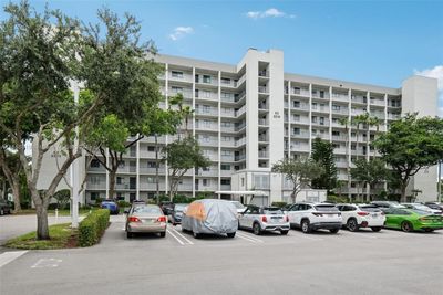 705 - 2215 Cypress Island Dr, Condo with 2 bedrooms, 2 bathrooms and null parking in Pompano Beach FL | Image 2