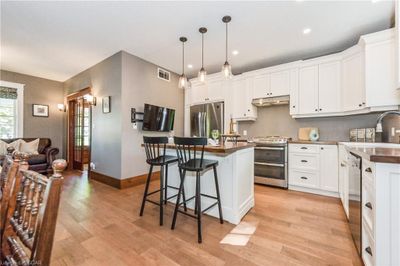 21 Pearl St, House other with 3 bedrooms, 2 bathrooms and 4 parking in Guelph ON | Image 2