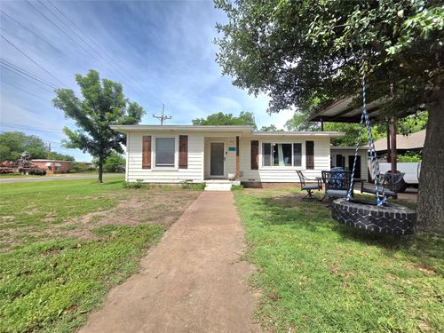 101 Mel St, Winters, TX, 79567-4922 | Card Image