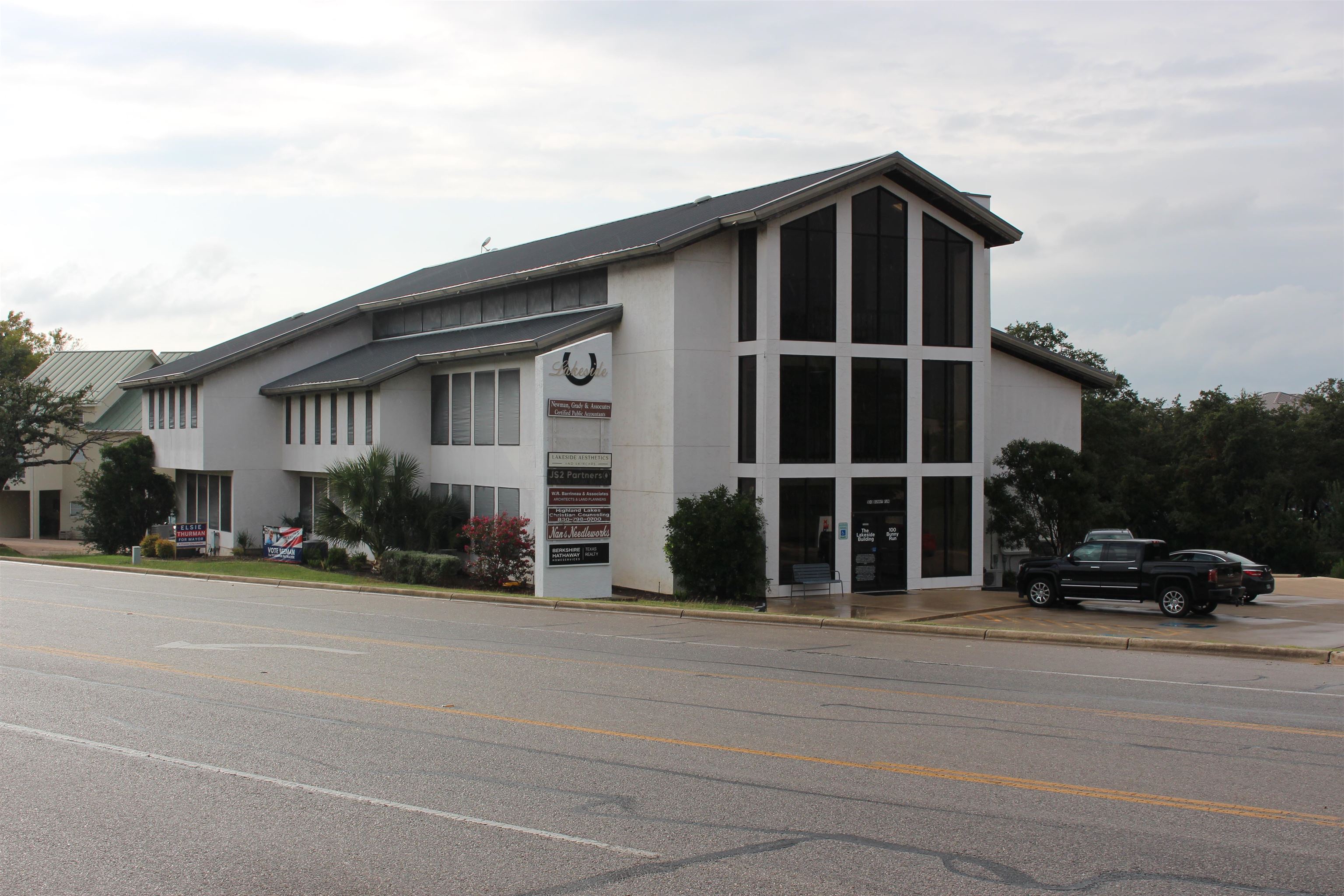 100 Bunny Run Ln, Horseshoe Bay, TX 78657