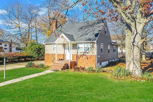 1316 6th St, West Babylon, NY, 11704-4550 | Card Image