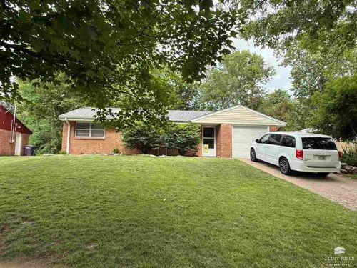 1737 Kenmar Dr, Manhattan, KS, 66502-2607 | Card Image