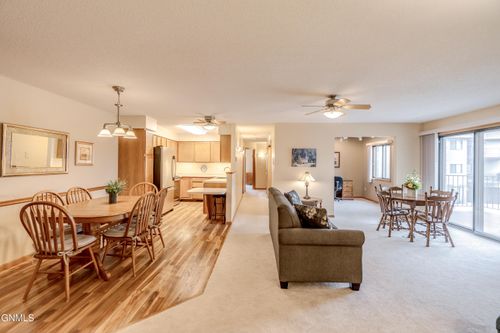 2630 Gateway Ave, Bismarck, ND, 58503-5200 | Card Image