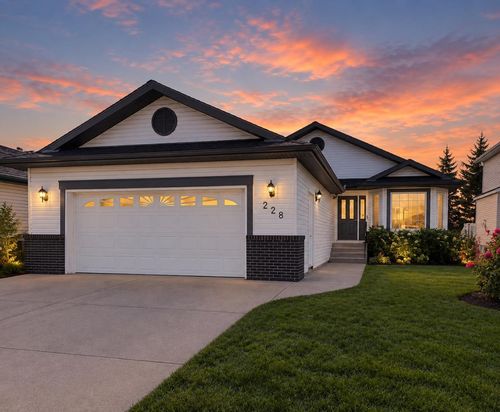 228 Woodside Cres Nw, Airdrie, AB, T4B2G8 | Card Image