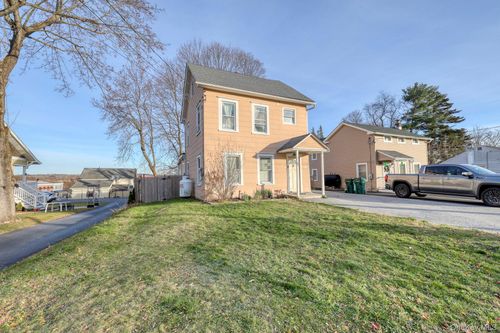 9 West St, Marlboro, NY, 12542-6158 | Card Image