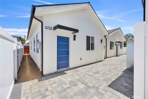6736 Gentry Avenue, North Hollywood, CA, 91606 | Card Image