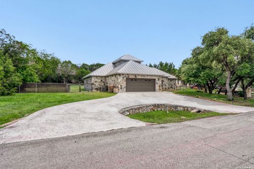 748 Canyon Oaks Dr, Canyon Lake, TX, 78133-5586 | Card Image