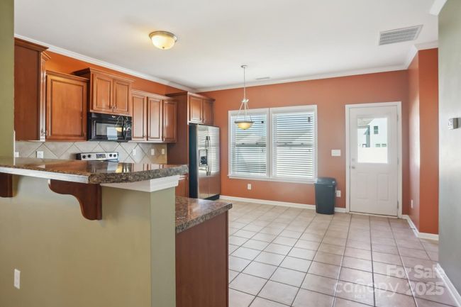 Eat in Kitchen | Image 7