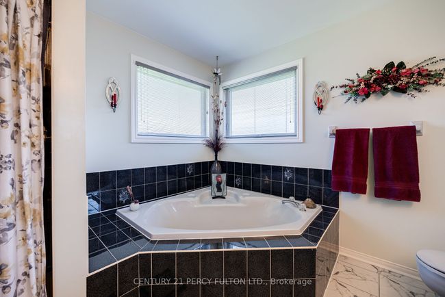249 Mossbrook Sq, House other with 4 bedrooms, 4 bathrooms and 2 parking in Pickering ON | Image 31