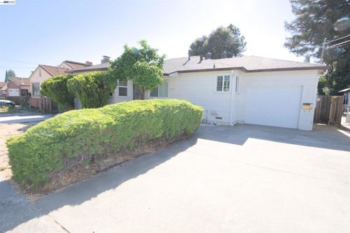 20051 Center St, Castro Valley, CA, 94546-4709 | Card Image
