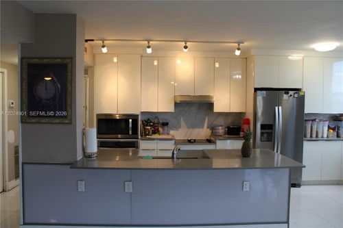 820-4200 Hillcrest Dr, Hollywood, FL, 33021-7961 | Card Image