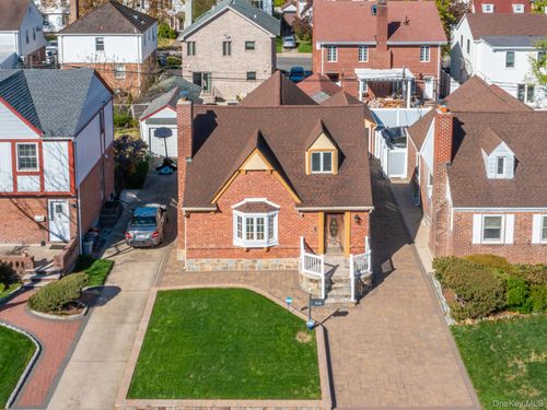 7520 180th Street, New York, NY, 11366 | Card Image