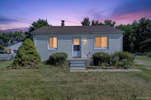 18391 Masonic, Fraser, MI, 48026-3110 | Card Image