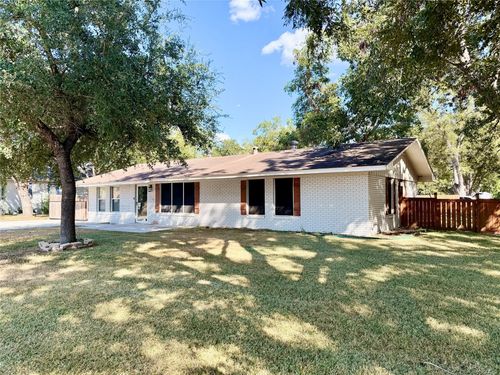 600 Wilkes St, Smithville, TX, 78957-1645 | Card Image