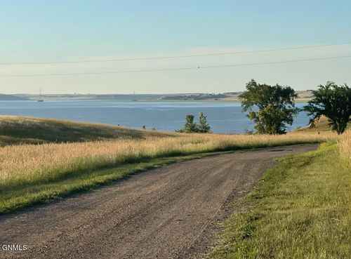 24 Little Beaver Creek Trl, Linton, ND, 58552-9069 | Card Image