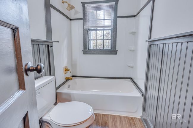 Bathroom | Image 17