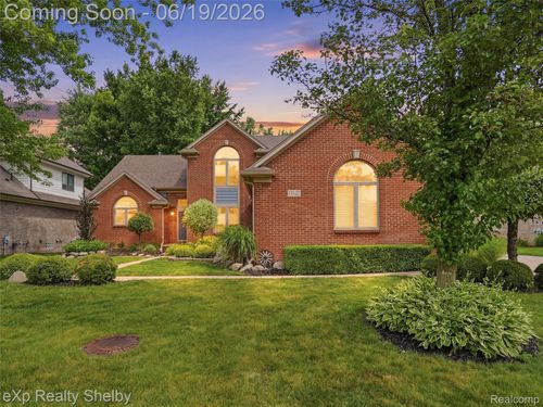 11127 Minnfrank Dr, Shelby Township, MI, 48316-3783 | Card Image