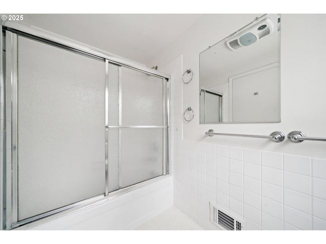 Bathroom-Upper | Image 27