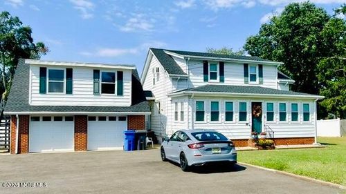 520 Parkwood Ave, Toms River, NJ, 08753-5837 | Card Image