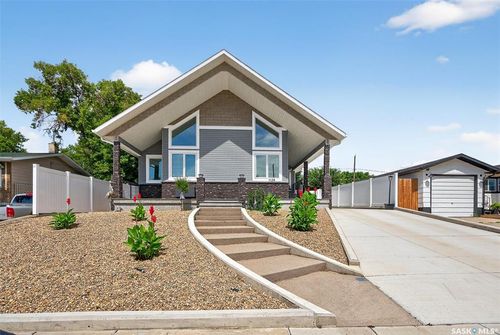 1130 Stadacona St W, Moose Jaw, SK, S6H2B3 | Card Image