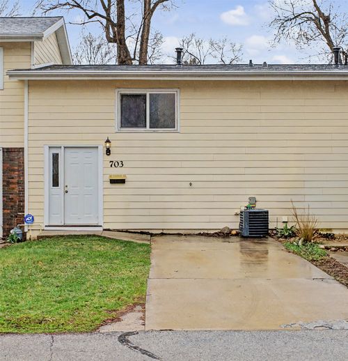 703 Meadow Pl, Ames, IA, 50010-8424 | Card Image