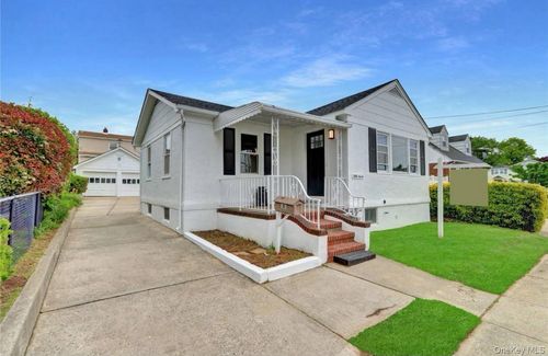 57 Catherine Ave, Franklin Square, NY, 11010-1511 | Card Image