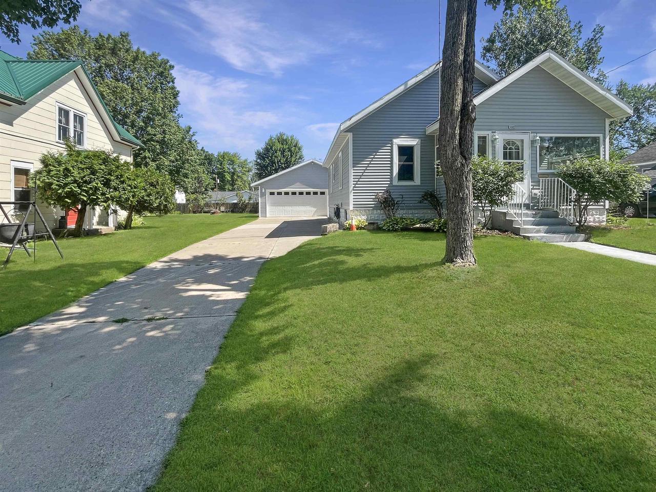 9th St, Clintonville, WI 54929