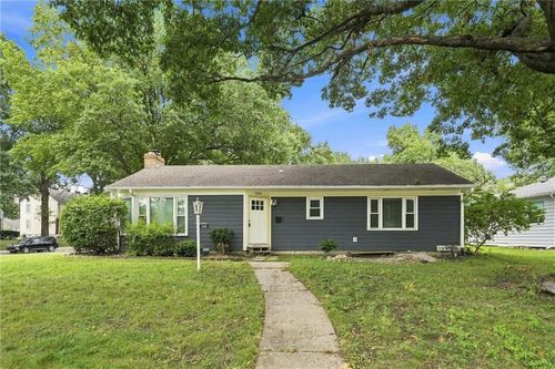 1216 Meadow Lake Pkwy, Kansas City, MO, 64114-1618 | Card Image