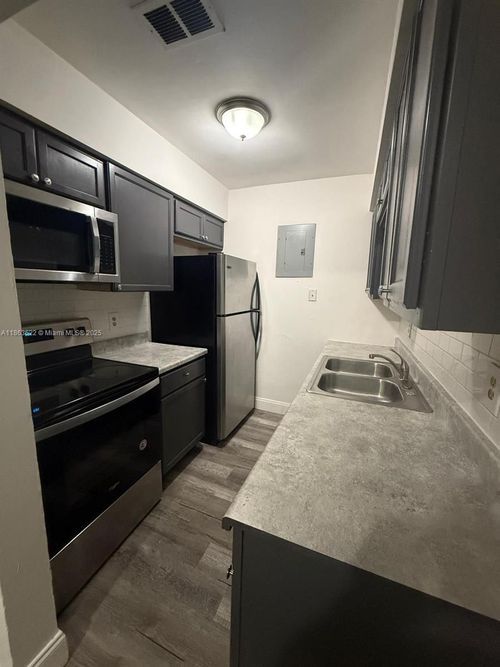 apt-3-4121 Nw 30th Ter, Lauderdale Lakes, FL, 33309-4313 | Card Image