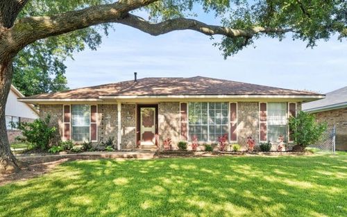 8649 Chalmette Dr, Shreveport, LA, 71115-2717 | Card Image