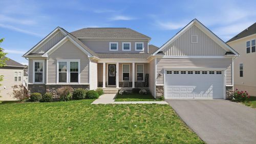 241 Courier Dr, CHARLES TOWN, WV, 25414-1482 | Card Image