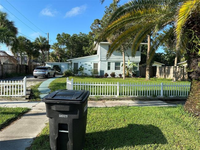 415 Venetian Drive, House other with 3 bedrooms, 3 bathrooms and null parking in Clearwater FL | Image 2