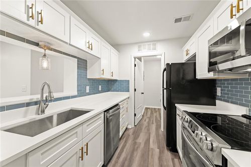 521 Warm Springs Cir, Roswell, GA, 30075-4972 | Card Image