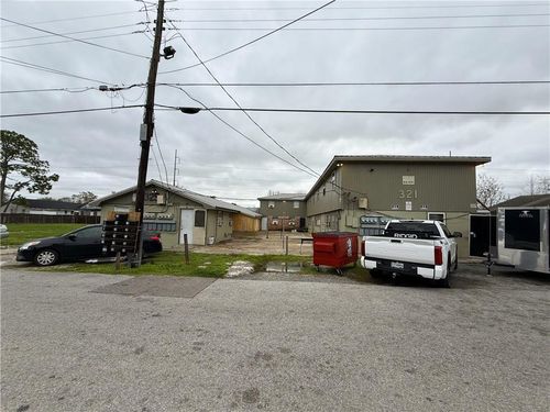 321-325 S Bengal Road, River Ridge, LA, 70123 | Card Image
