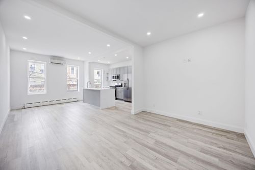 71 68th St, Glendale, NY, 11385 | Card Image