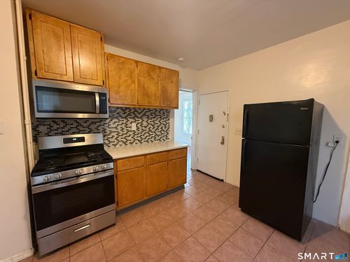 1-215 Woodlawn Ter, Waterbury, CT, 06710-1939 | Card Image