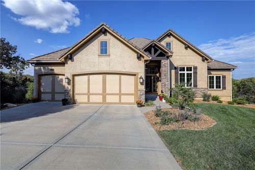 8823 Vista Dr, Lenexa, KS, 66220-8238 | Card Image