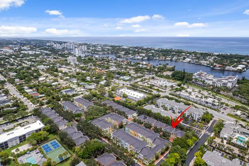 1057 E Heritage Club Cir, Delray Beach, FL, 33483-3483 | Card Image
