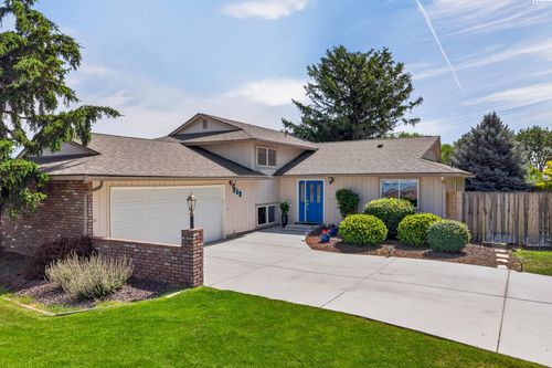712 N Reed Pl, Kennewick, WA, 99336-2315 | Card Image