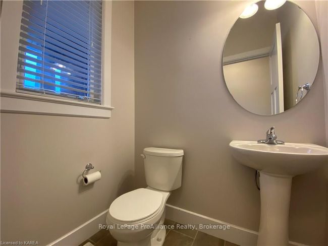 201 Pratt Dr, House attached with 3 bedrooms, 2 bathrooms and 3 parking in Amherstview ON | Image 4