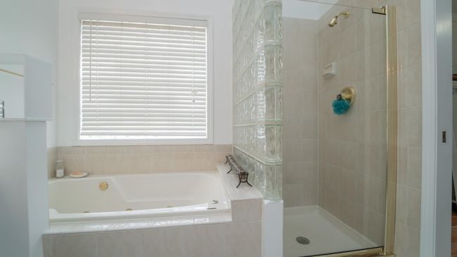 Primary bedroom bathroom (3) | Image 22