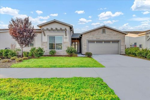 426 E Tyler Ct, Visalia, CA, 93291-7746 | Card Image