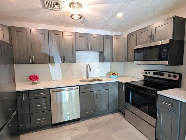 3202 - 3202 Halcyon Dr, Condo with 1 bedrooms, 1 bathrooms and 1 parking in Worcester MA | Image 6