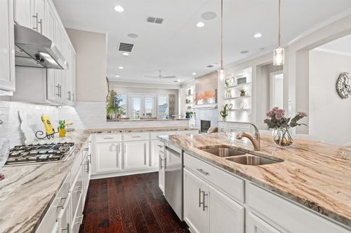 124 Cherokee Rose Cir, Georgetown, TX, 78626-7118 | Card Image