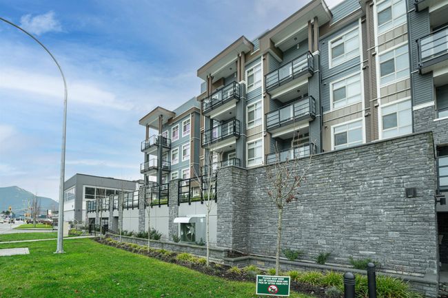302 - 45562 Airport Road, Condo with 1 bedrooms, 1 bathrooms and 1 parking in Chilliwack BC | Image 1