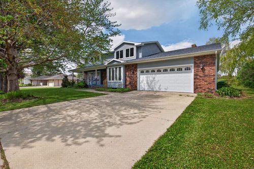 1828 Pinehurst Ln, Waterloo, IA, 50701-4529 | Card Image