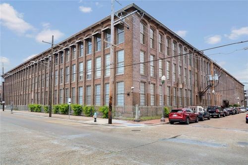 355-920 Poeyfarre St, New Orleans, LA, 70130-3883 | Card Image