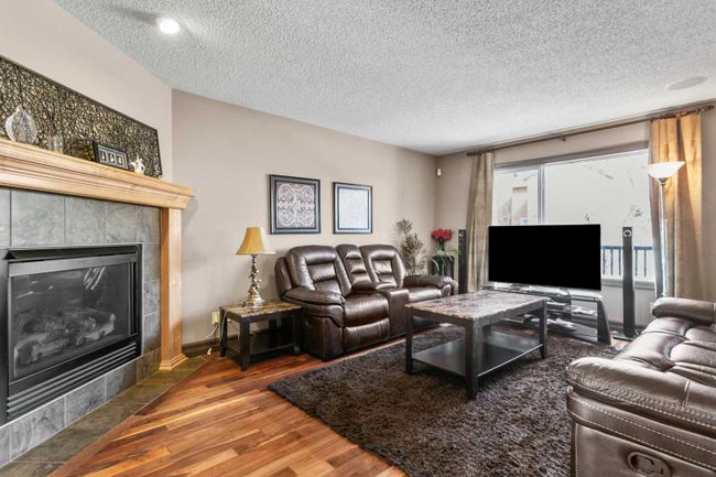 84 Everbrook Drive Sw, Home with 3 bedrooms, 2 bathrooms and 4 parking in Calgary AB | Image 7