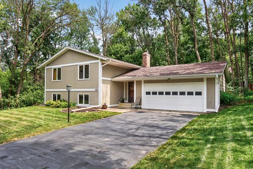 5595 Wedgewood Dr, Shorewood, MN, 55331-8418 | Card Image