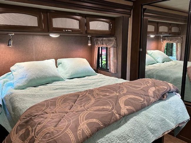 Master Bedroom | Image 9